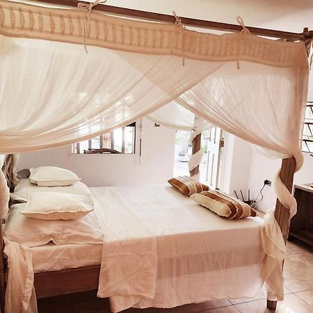Perle Stone Studio- Bed And Breakfast Simpson Bay Esterno foto